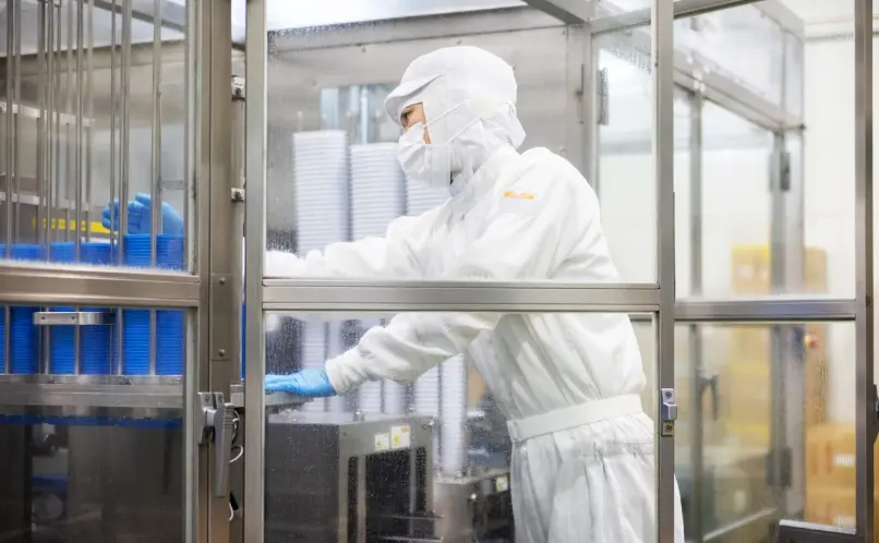 製造部 K. S.さん業務風景