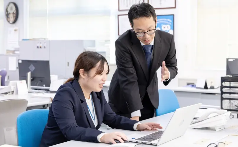 営業部 Y. E.さん業務風景