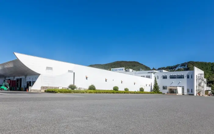 やまぐち県酪乳業 本社外観写真|工場案内イメージ